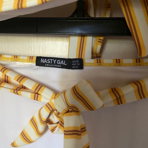 Nasty Gal High Leg 2-Piece Bandeau bikini - Picture 3 of 3